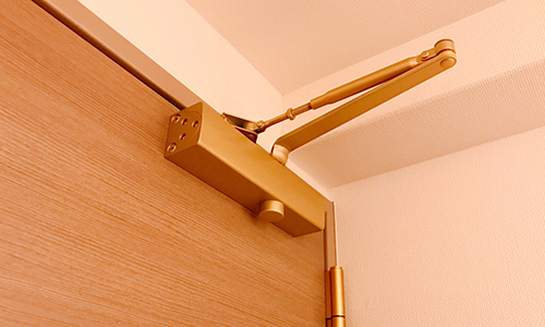 ドアクローザーにはスタンダード型とパラレル型の2種類があるの画像