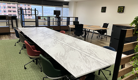 某インフラ会社事務所風景の画像