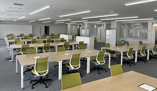 某工場管理センター内事務所の画像